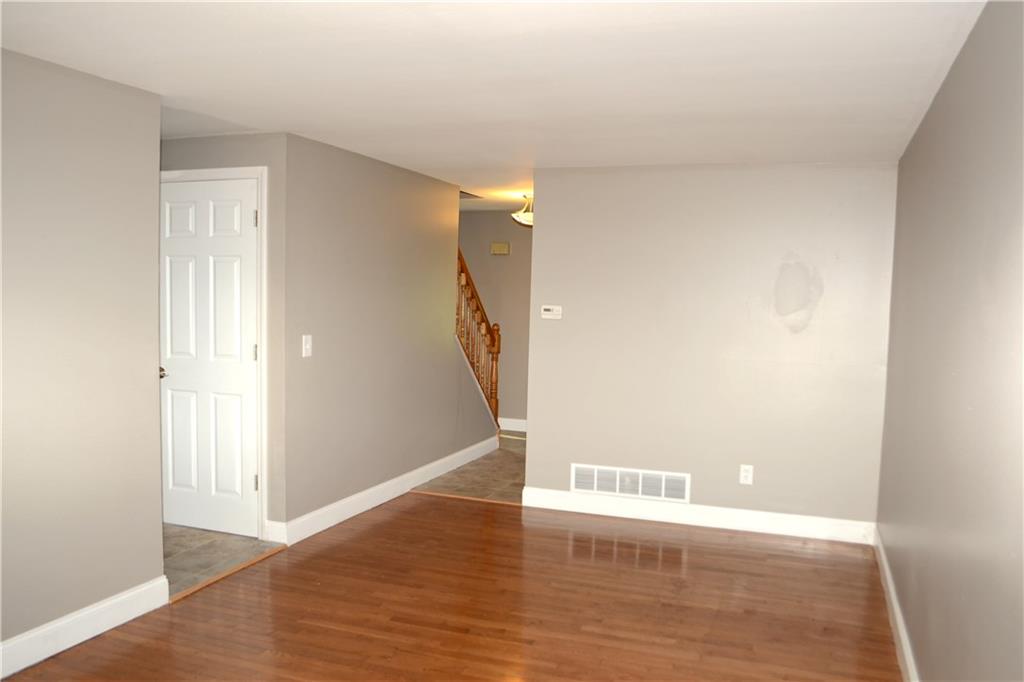 131 McIntyre Road Pittsburgh, PA 15237 - Photo 5 of 25 Family room