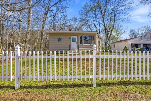 $399,900 | 71 Pickering Avenue, Bellingham, MA 02019