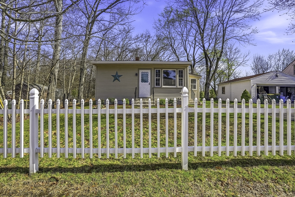 71 Pickering Avenue Bellingham, MA 02019 - Photo 1 of 27