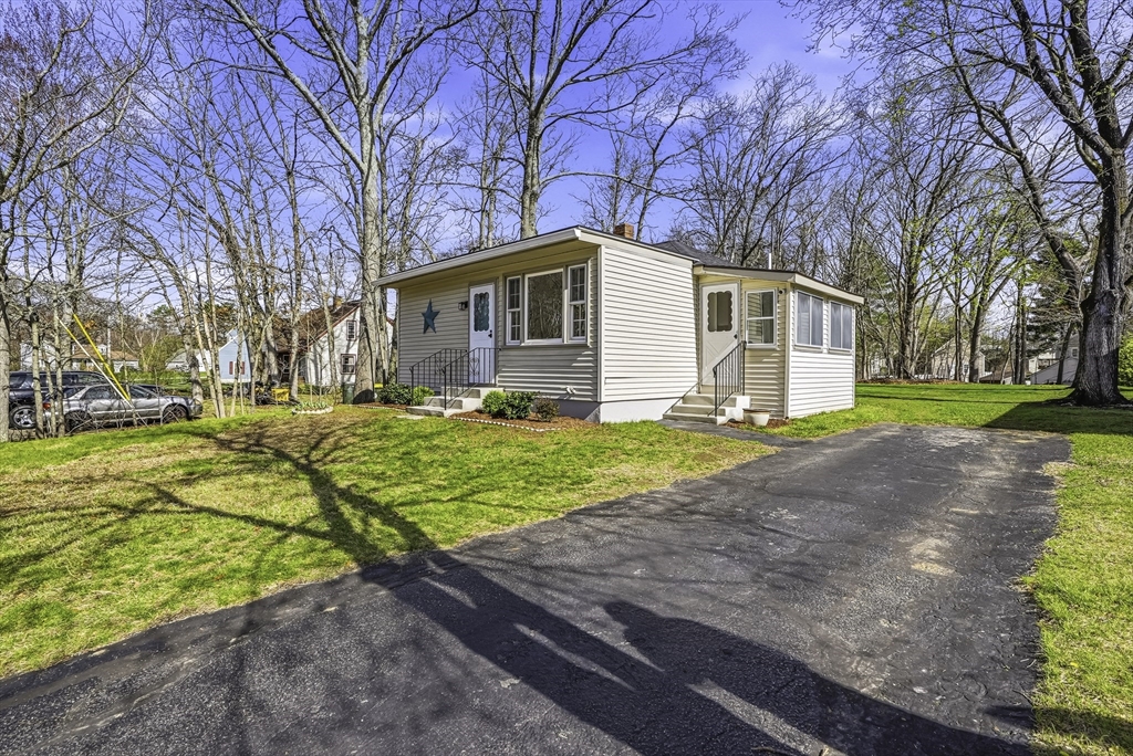 71 Pickering Avenue Bellingham, MA 02019 - Photo 2 of 27