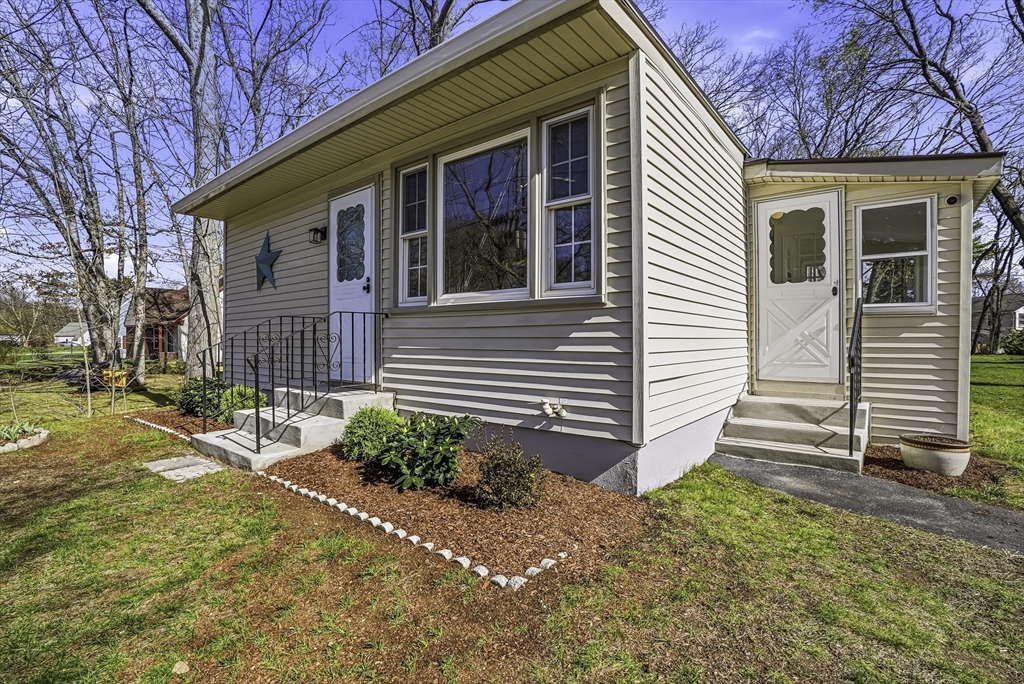 71 Pickering Avenue Bellingham, MA 02019 - Photo 23 of 27