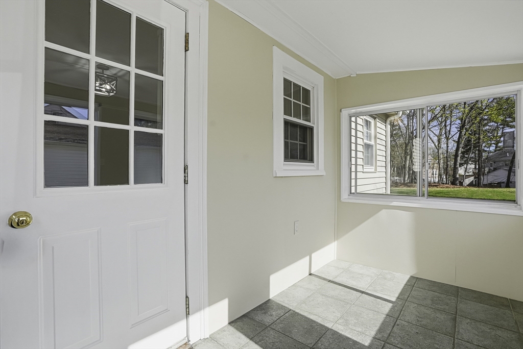 71 Pickering Avenue Bellingham, MA 02019 - Photo 3 of 27