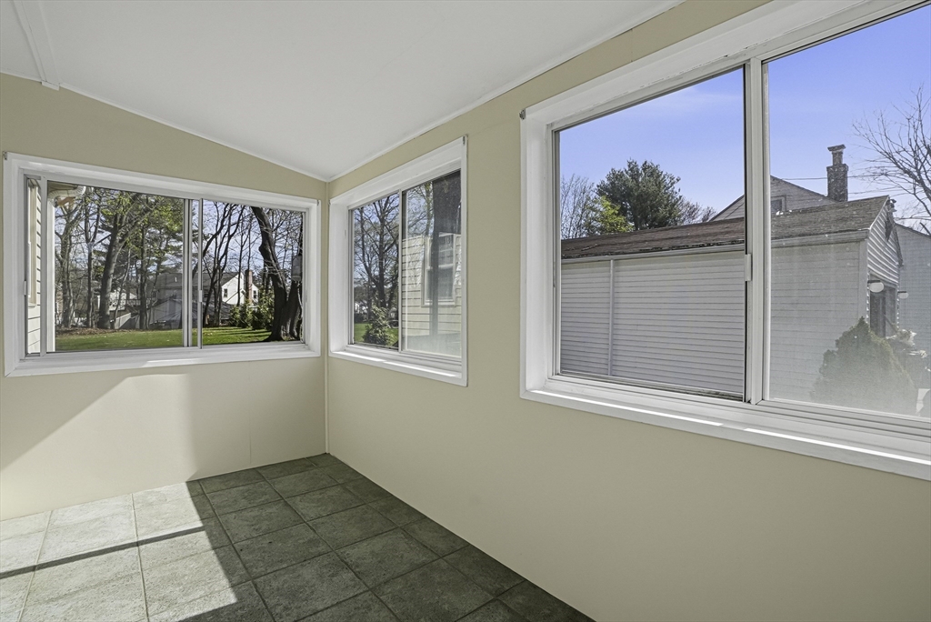 71 Pickering Avenue Bellingham, MA 02019 - Photo 4 of 27