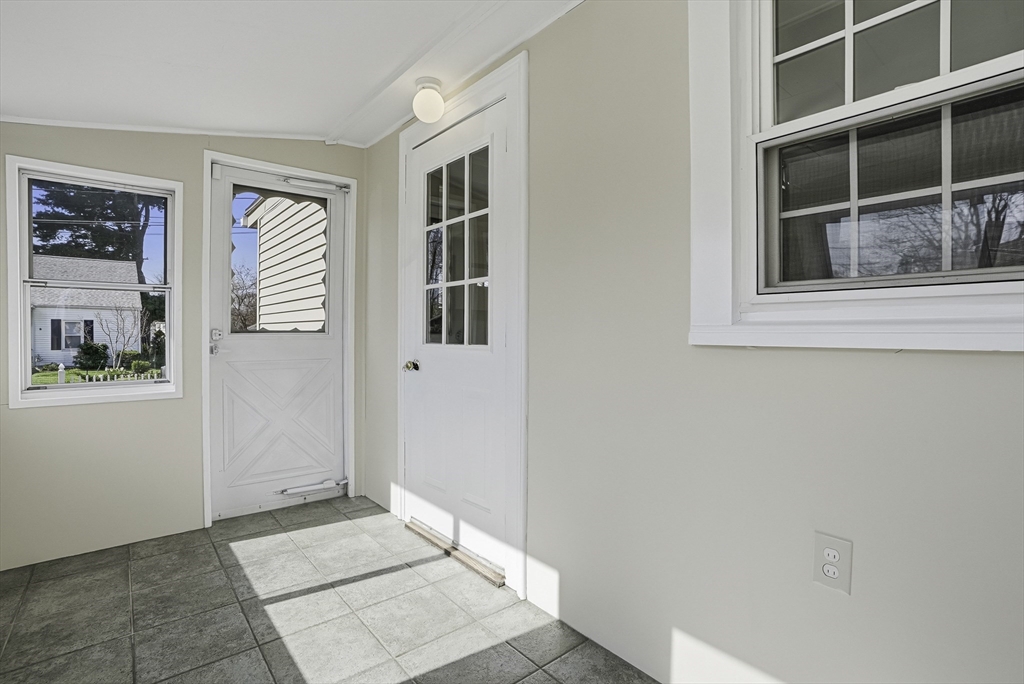 71 Pickering Avenue Bellingham, MA 02019 - Photo 5 of 27