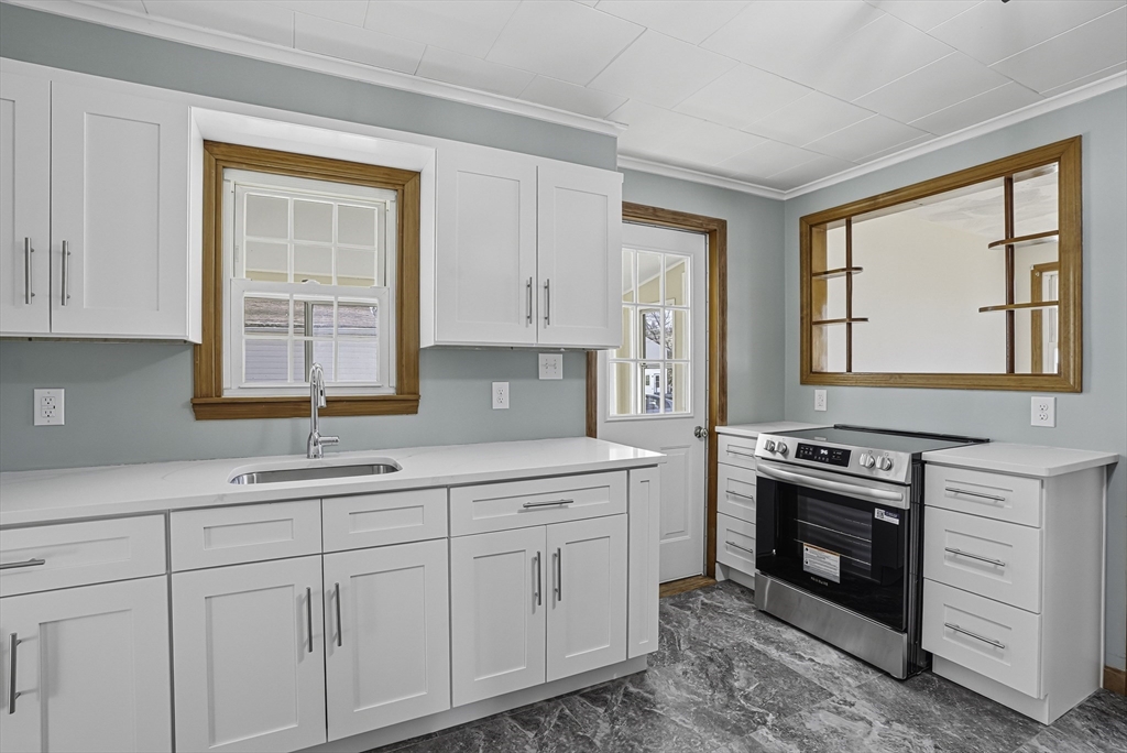 71 Pickering Avenue Bellingham, MA 02019 - Photo 8 of 27