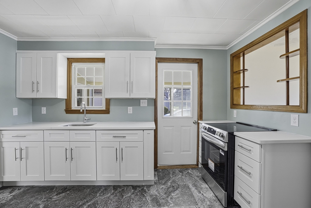 71 Pickering Avenue Bellingham, MA 02019 - Photo 10 of 27