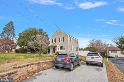 $325,000 | 17 Upland Road, Brookhaven, PA 19015