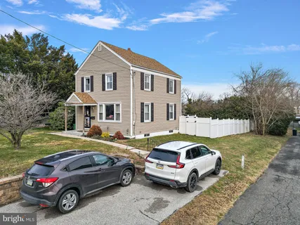 $325,000 | 17 Upland Road, Brookhaven, PA 19015