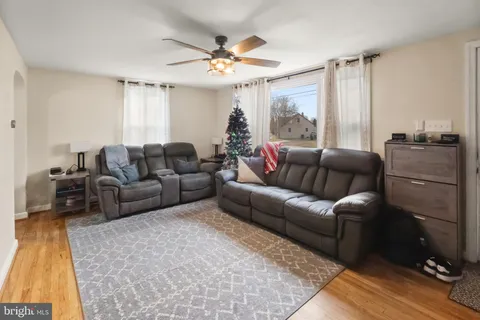 $325,000 | 17 Upland Road, Brookhaven, PA 19015