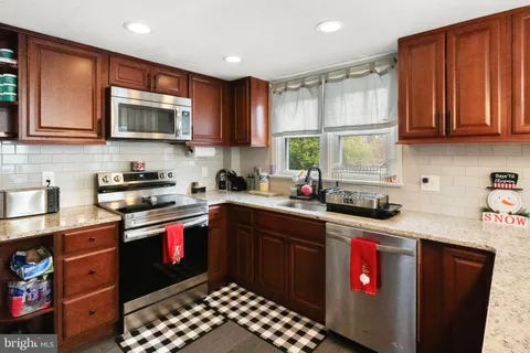 $325,000 | 17 Upland Road, Brookhaven, PA 19015