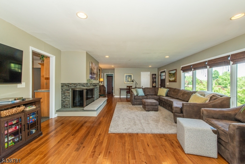 327 Pleasant Hill Road Flanders, NJ 07836 - Photo 5 of 46