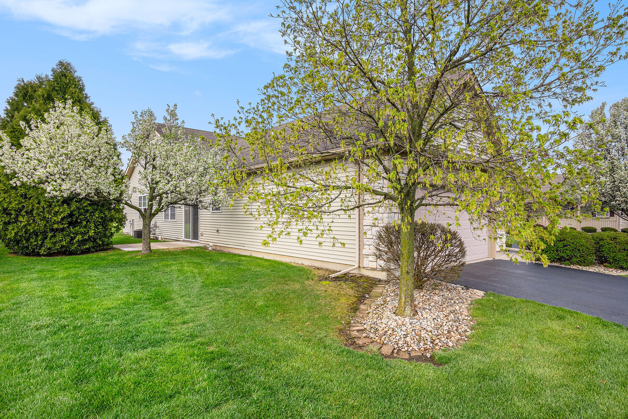 12190 80th Place Dyer, IN 46311 - Photo 2 of 16 a garden view