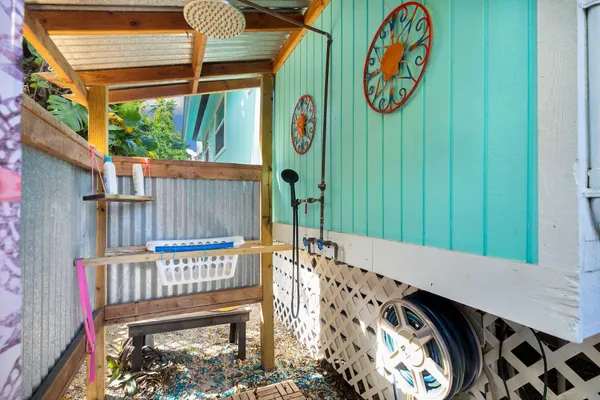a view of an entryway with outside space