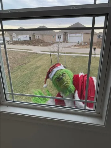 $424,999 | 11437 North Auburndale Circle, Kansas City, MO 64157