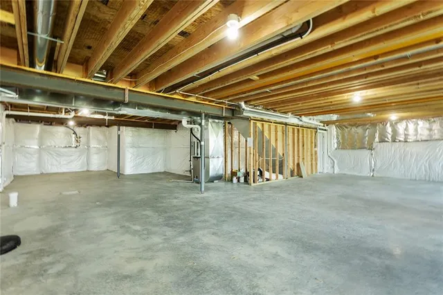 $424,999 | 11437 North Auburndale Circle, Kansas City, MO 64157