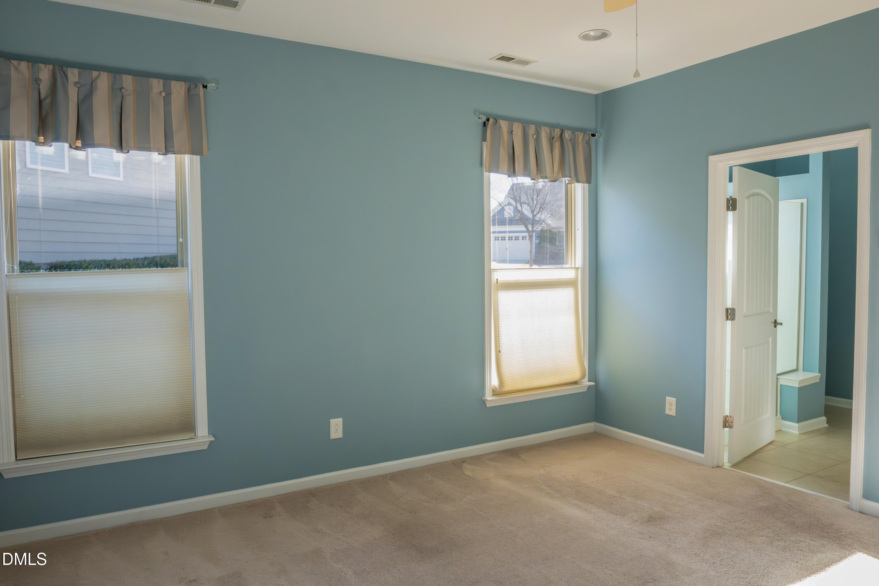 314 Rosedale Creek Drive Durham, NC 27703 - Photo 25 of 33 an empty room with windows
