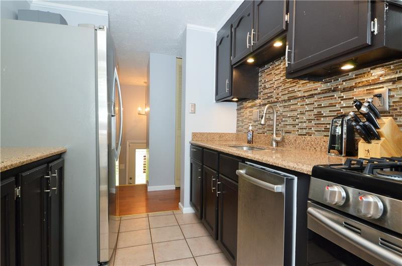 121 Old Ridge Road Coraopolis, PA 15108 - Photo 8 of 25 Gallery Image 8