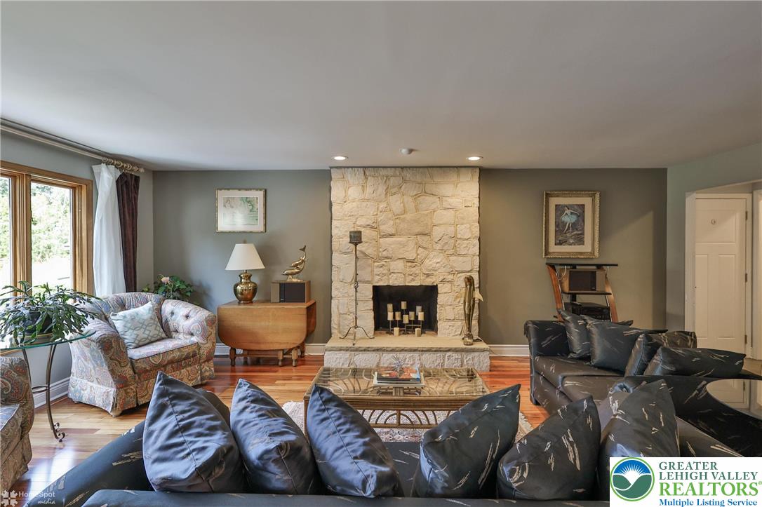 2821 Center Street Bethlehem, PA 18017 - Photo 18 of 68