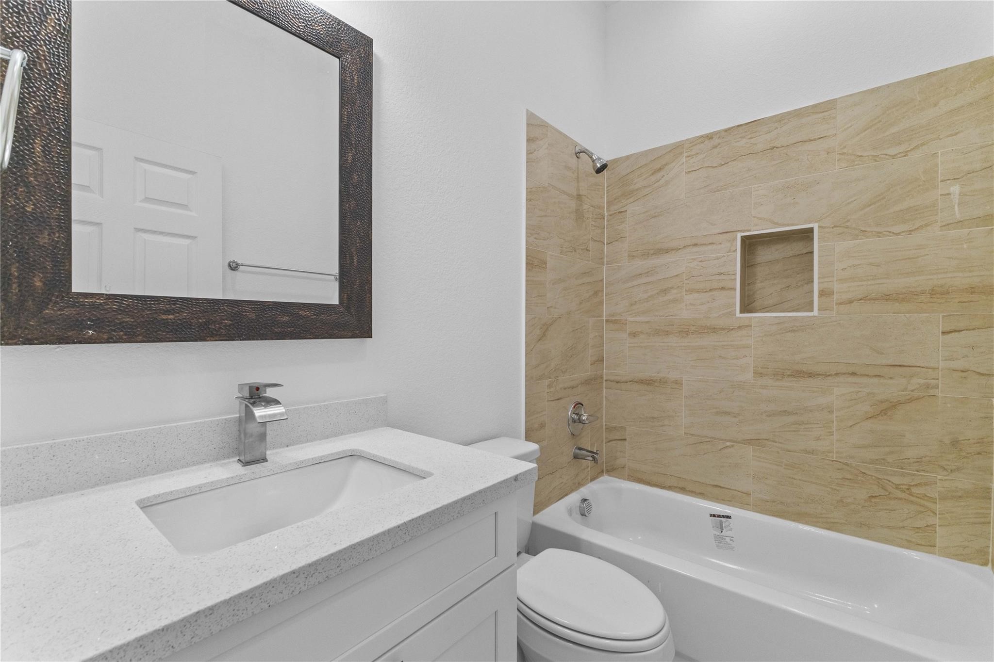 7805 Farnsworth Street, Unit B Houston, TX 77022 - Photo 11 of 26 a bathroom with a sink toilet and bathtub