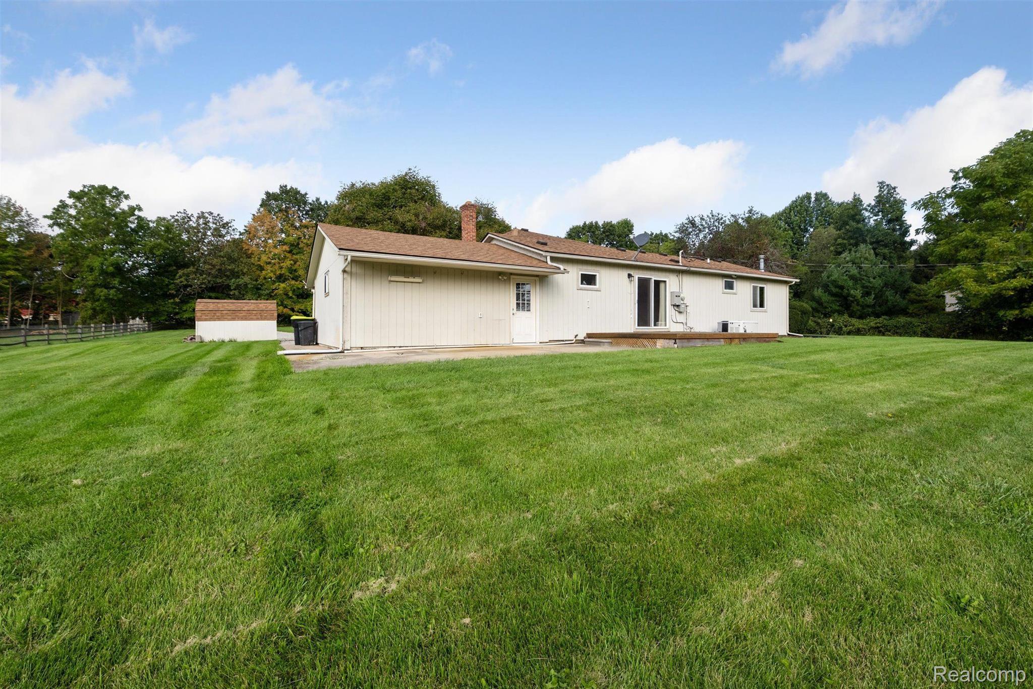 1661 South Tipsico Lake Road Milford, MI 48380 - Photo 23 of 30 Gallery Image 23