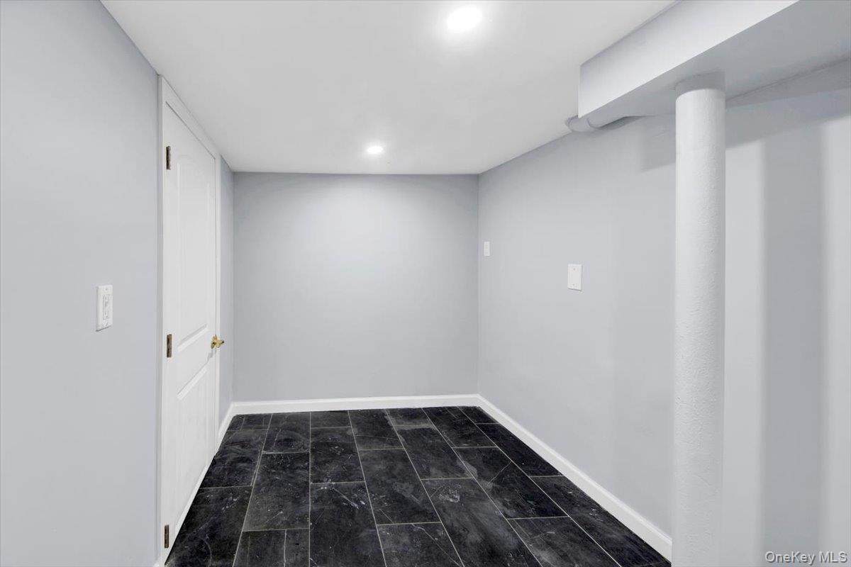 75 West Kingsbridge Road Mount Vernon, NY 10550 - Photo 30 of 37 a view of a hallway