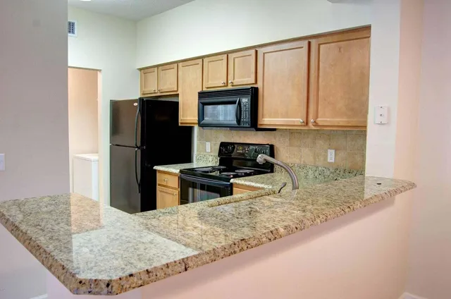 $2,000 | 1210 Myrtlewood Circle East, Palm Beach Gardens, FL 33418