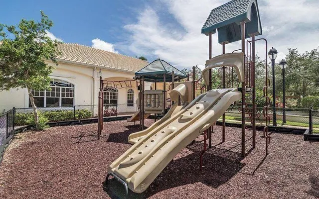 $2,000 | 1210 Myrtlewood Circle East, Palm Beach Gardens, FL 33418