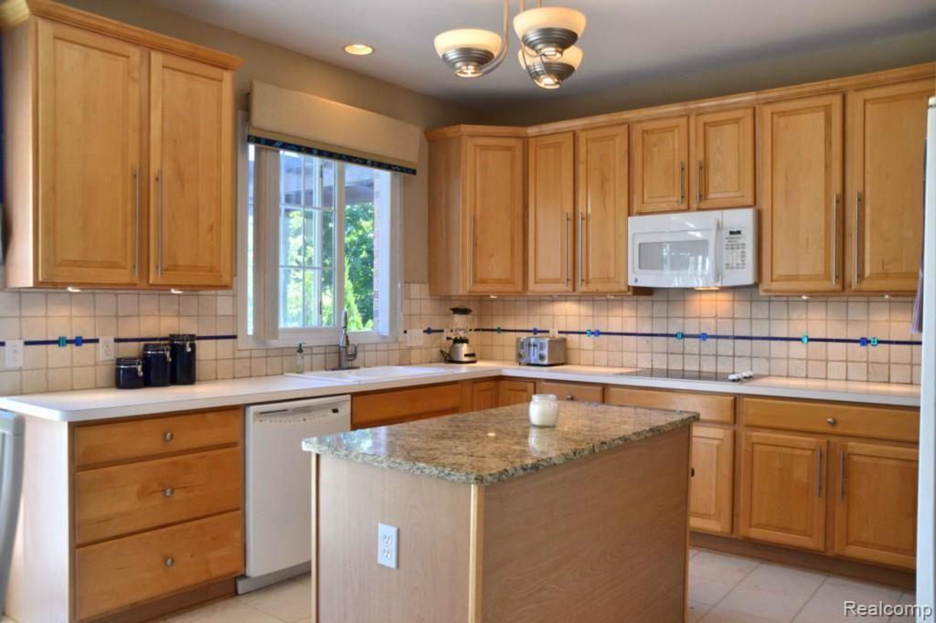 3120 Castleton Court Rochester, MI 48306 - Photo 9 of 40 Kitchen