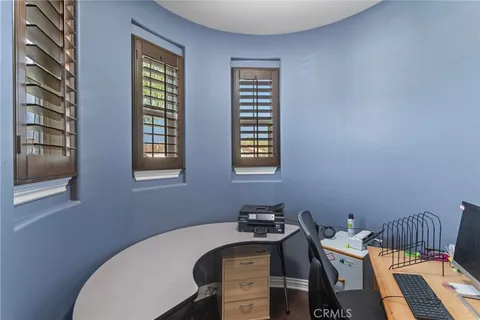 a view of a livingroom with furniture and a ceiling fan