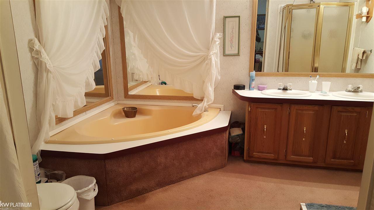 8247 Vincent Road Croswell, MI 48422 - Photo 9 of 10 31338155-8.JPG