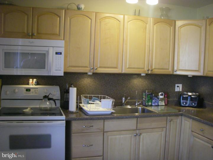 42 Quiet Road Levittown, PA 19057 - Photo 3 of 12 Kitchen