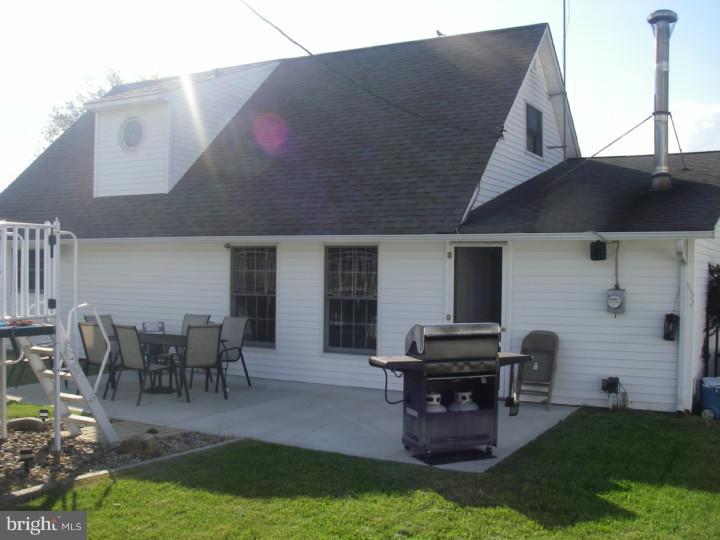 42 Quiet Road Levittown, PA 19057 - Photo 10 of 12 View in Back