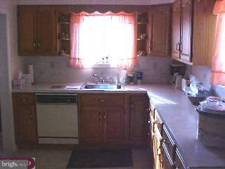 122 East Avon Road Brookhaven, PA 19015 - Photo 5 of 6 Gallery Image 5