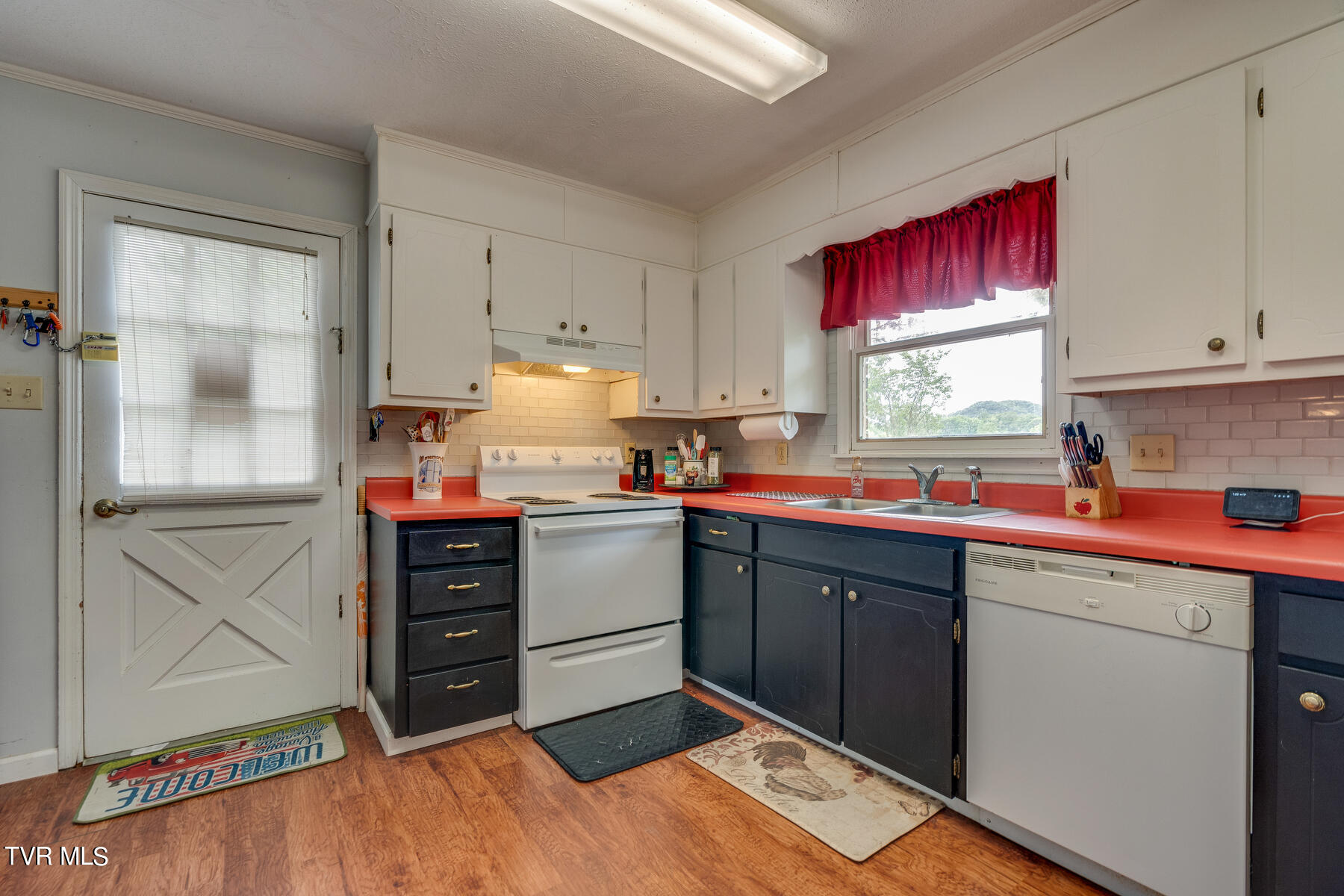 212 River Road Church Hill, TN 37642 - Photo 8 of 37 011