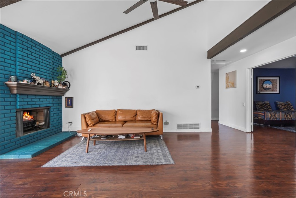 25236 Vía Sistine Valencia, CA 91355 - Photo 11 of 40