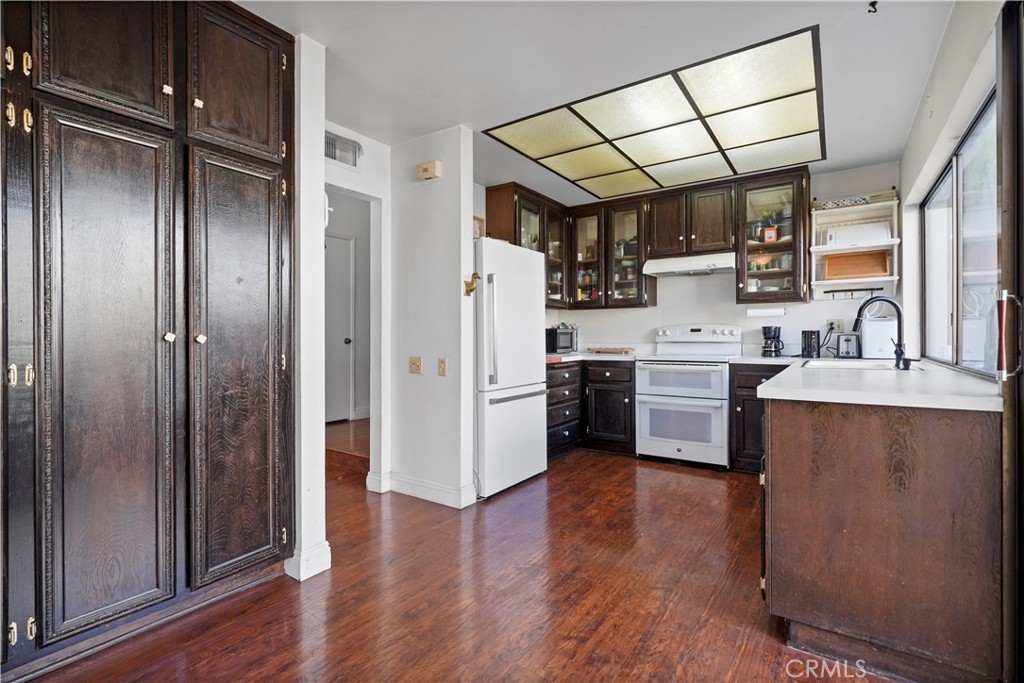 25236 Vía Sistine Valencia, CA 91355 - Photo 13 of 40