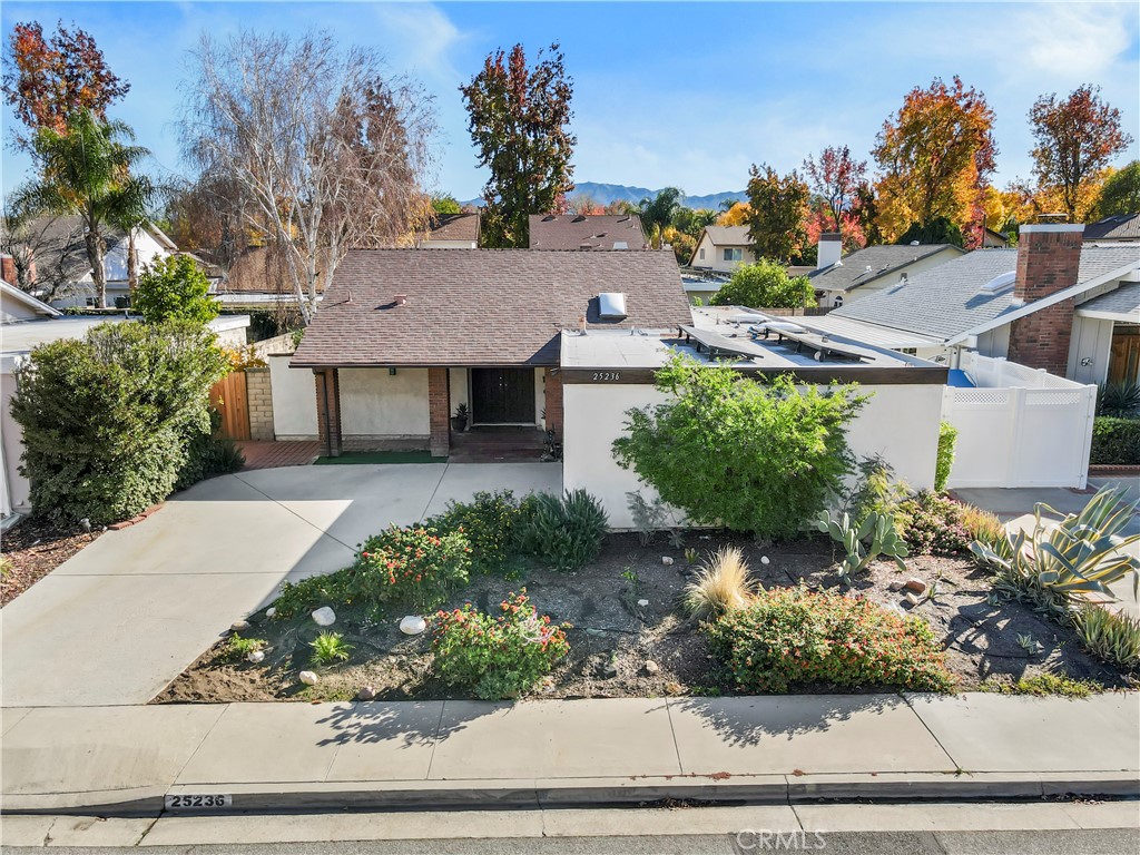 25236 Vía Sistine Valencia, CA 91355 - Photo 3 of 40