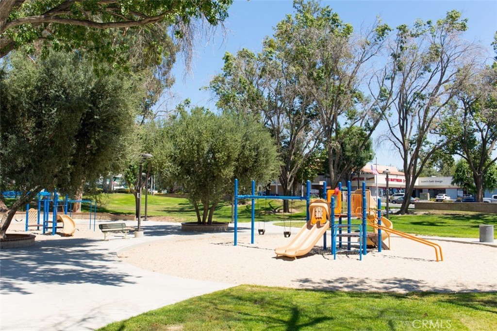 25236 Vía Sistine Valencia, CA 91355 - Photo 39 of 40