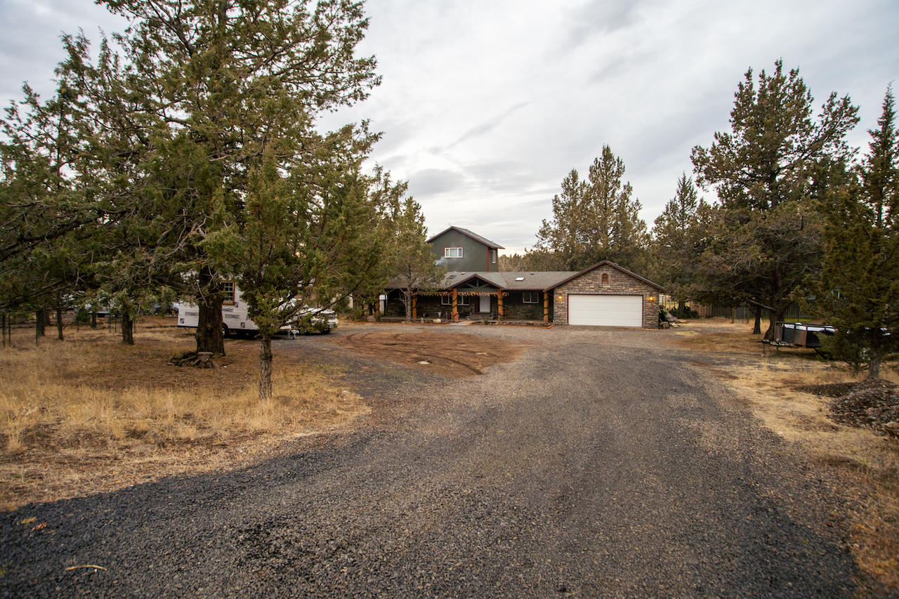8171 Southwest Crater Loop Road Terrebonne, OR 97760 - Photo 3 of 30 HDR 79