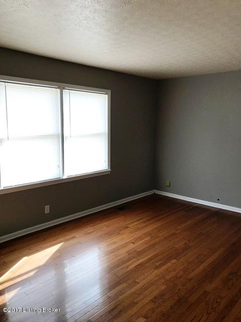 2441 Plum Run Road Bloomfield, KY 40008 - Photo 2 of 18 Living Room
