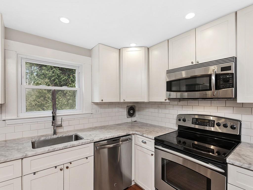 20 Pine Brook Road Wayland, MA 01778 - Photo 4 of 19 Gallery Image 4