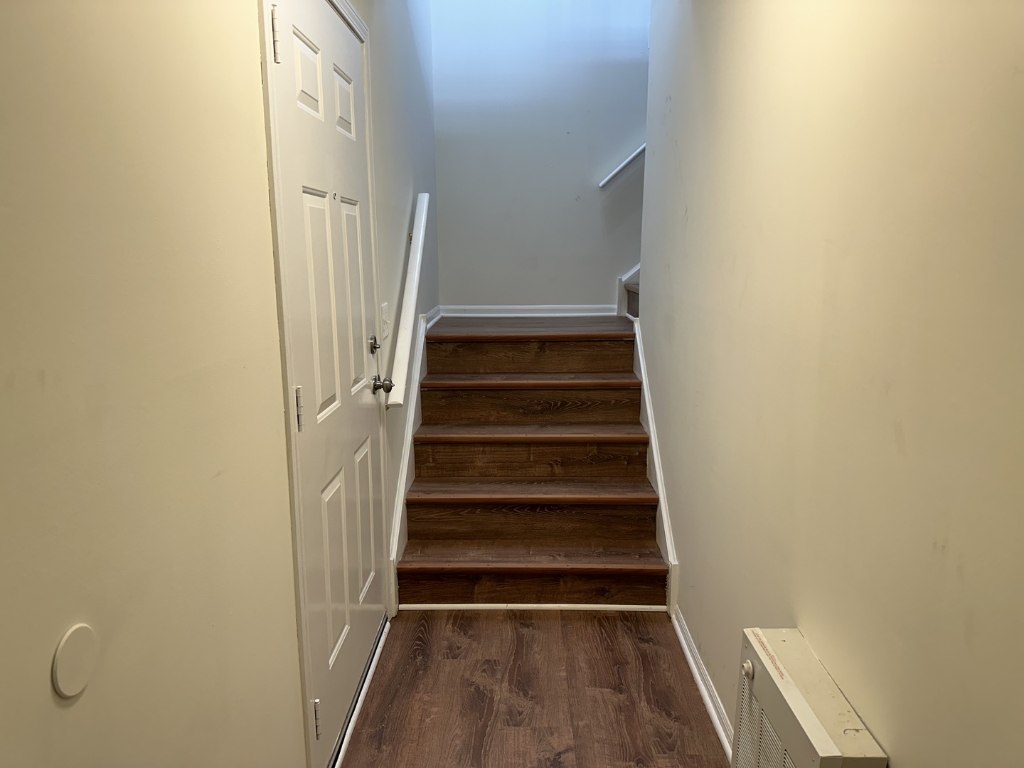 1361 Orleans Drive Mundelein, IL 60060 - Photo 2 of 13 a view of entryway