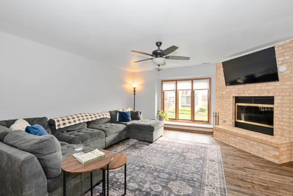 $275,000 | 15705 Old Orchard Court, Unit 2S, Orland Park, IL 60462