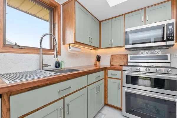 $275,000 | 15705 Old Orchard Court, Unit 2S, Orland Park, IL 60462