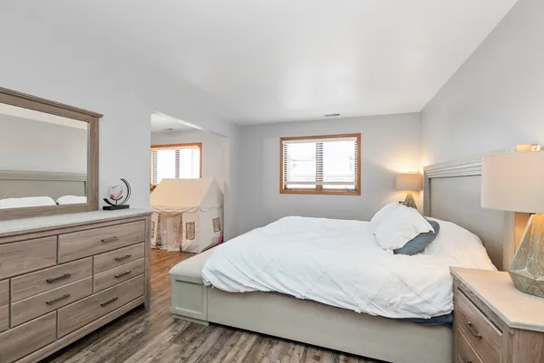 $275,000 | 15705 Old Orchard Court, Unit 2S, Orland Park, IL 60462