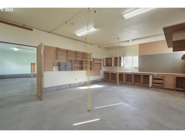 a view of a livingroom with furniture