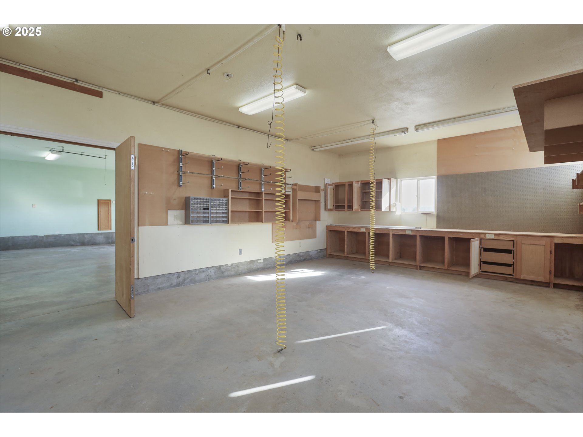 401 Johnson Road Lyle, WA 98635 - Photo 27 of 48 a view of a livingroom with furniture