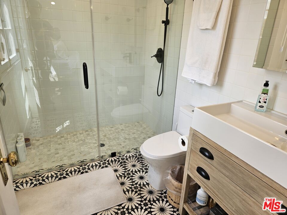 212 South Muirfield Road Los Angeles, CA 90004 - Photo 14 of 20