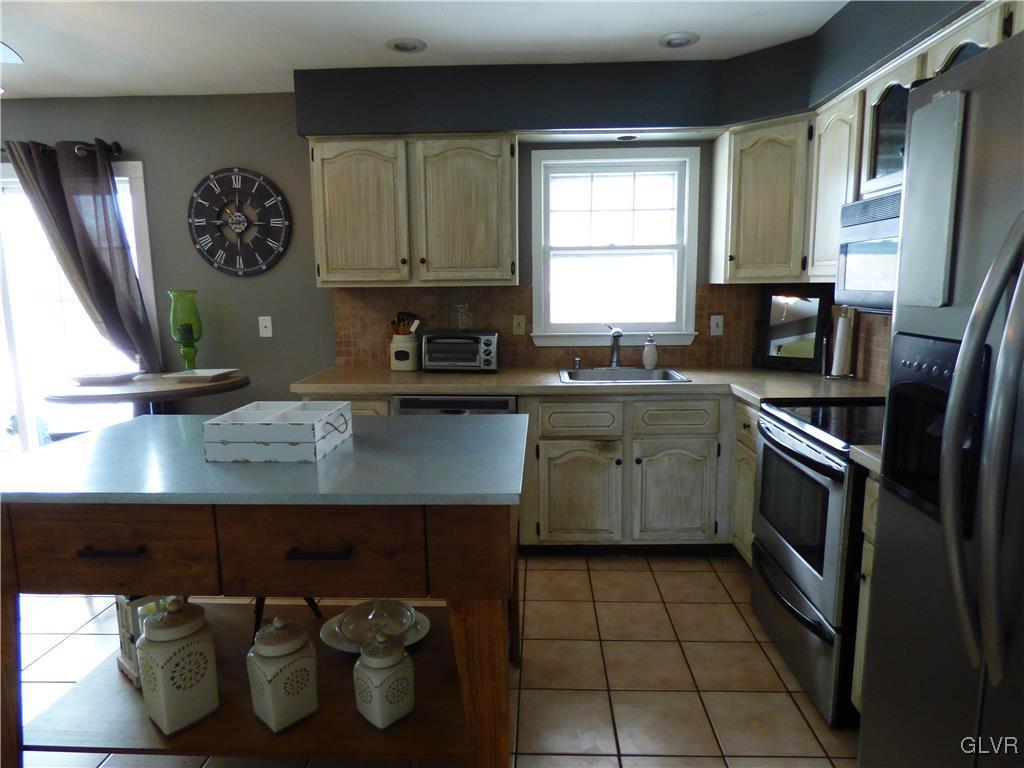 4005 Devonshire Road Bethlehem, PA 18020 - Photo 7 of 18 Gallery Image 7