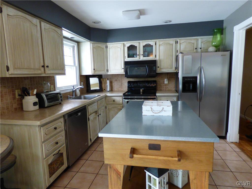 4005 Devonshire Road Bethlehem, PA 18020 - Photo 8 of 18 Gallery Image 8